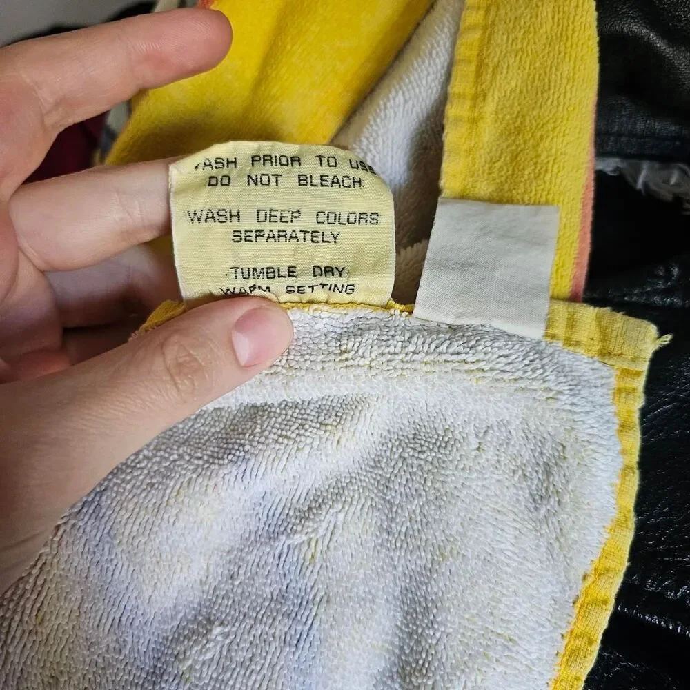 Vintage 90s disney aladdin towel